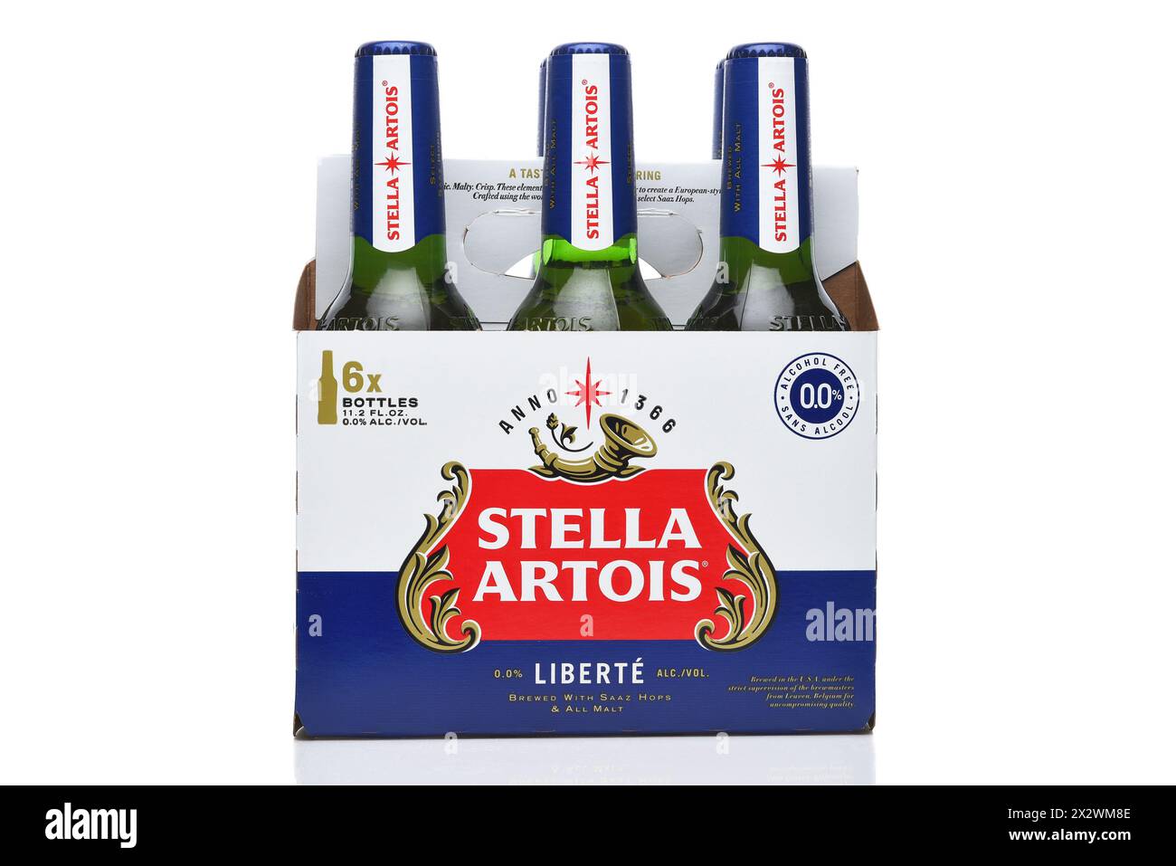 IRVINE, KALIFORNIEN - 23. April 2024: Seitenansicht eines 6er-Pack Stella Artois Liberte, ein alkoholfreies Bier. Stockfoto