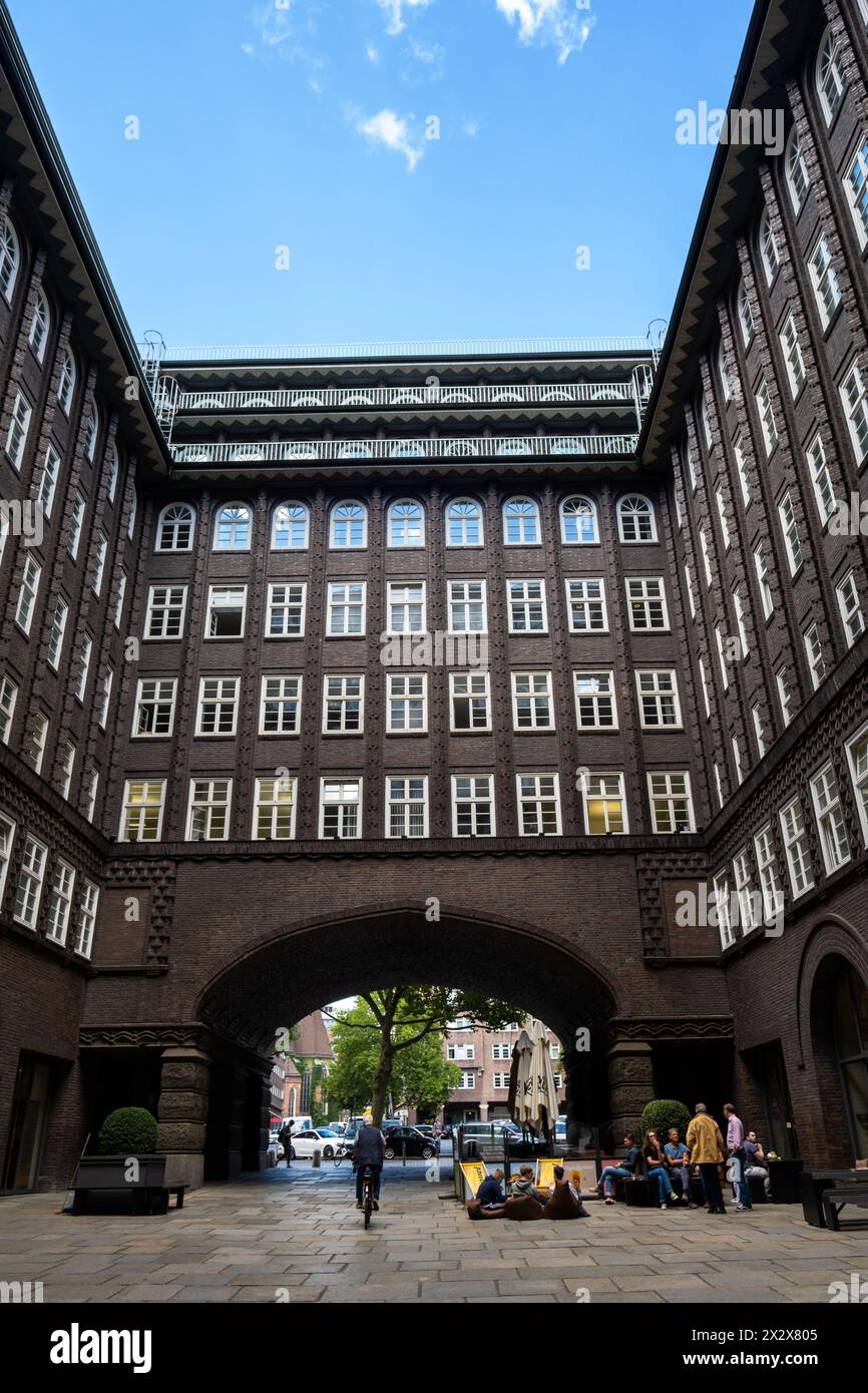 31.08.2022, Hamburg, Deutschland - das 1922-24 im Ziegelimpressionismus erbaute Chilehaus im Stadtteil Kontorhaus befindet sich an der UNE Stockfoto
