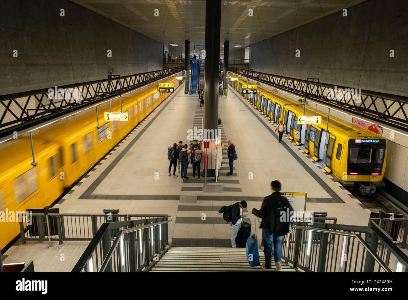 19.05.2023, Berlin, Berlin, Deutschland - U-Bahn-Station U5 am Berliner Hauptbahnhof (Berlin Hbf). 00A230519D006CAROEX.JPG [MODELLVERSION: NEIN, EIGENSCHAFT R Stockfoto