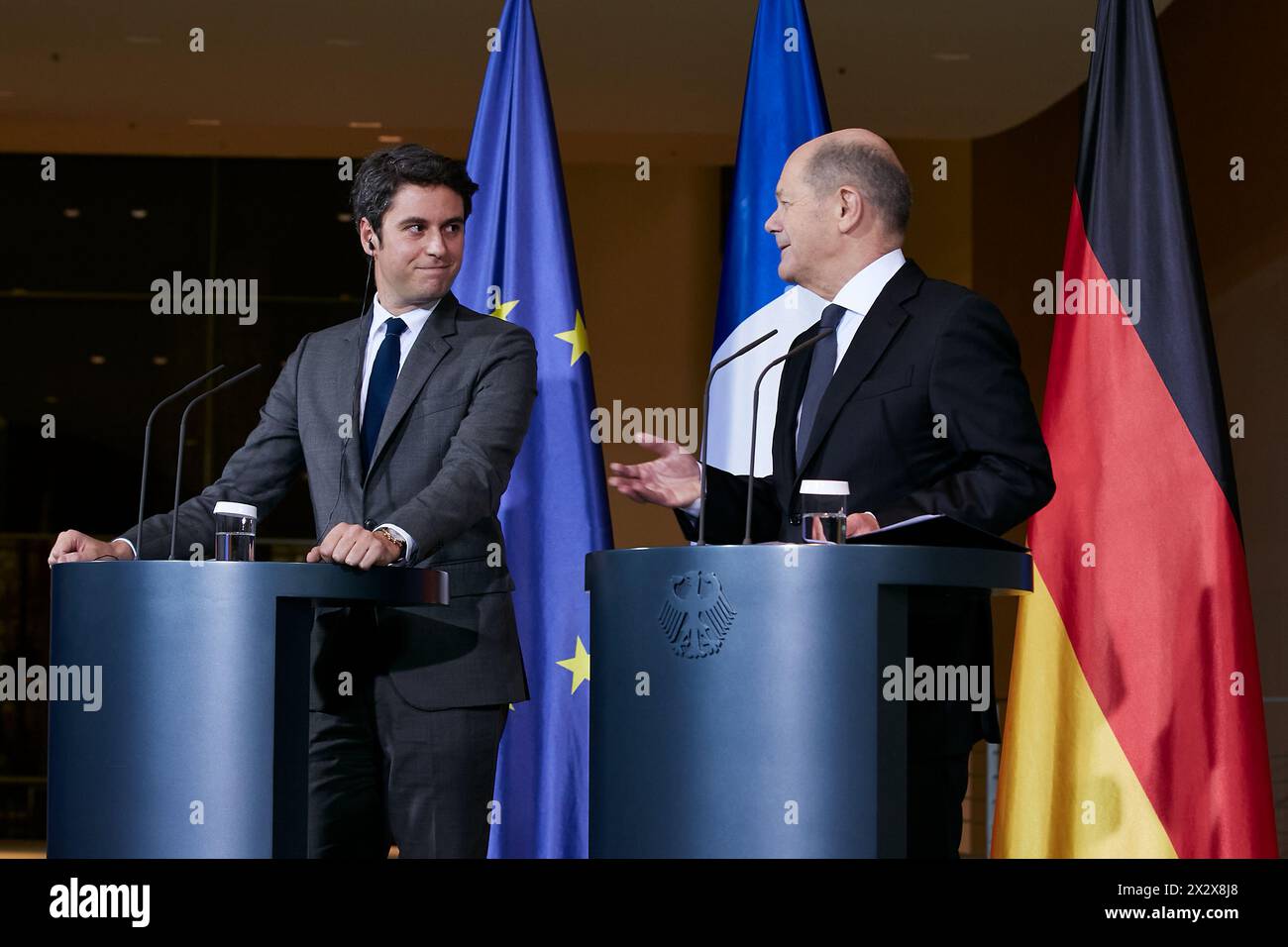 05.02.2024, Berlin, Deutschland - der französische Premierminister Gabriel Attal und Bundeskanzler Olaf Scholz bei der gemeinsamen Pressekonferenz im Chan Stockfoto
