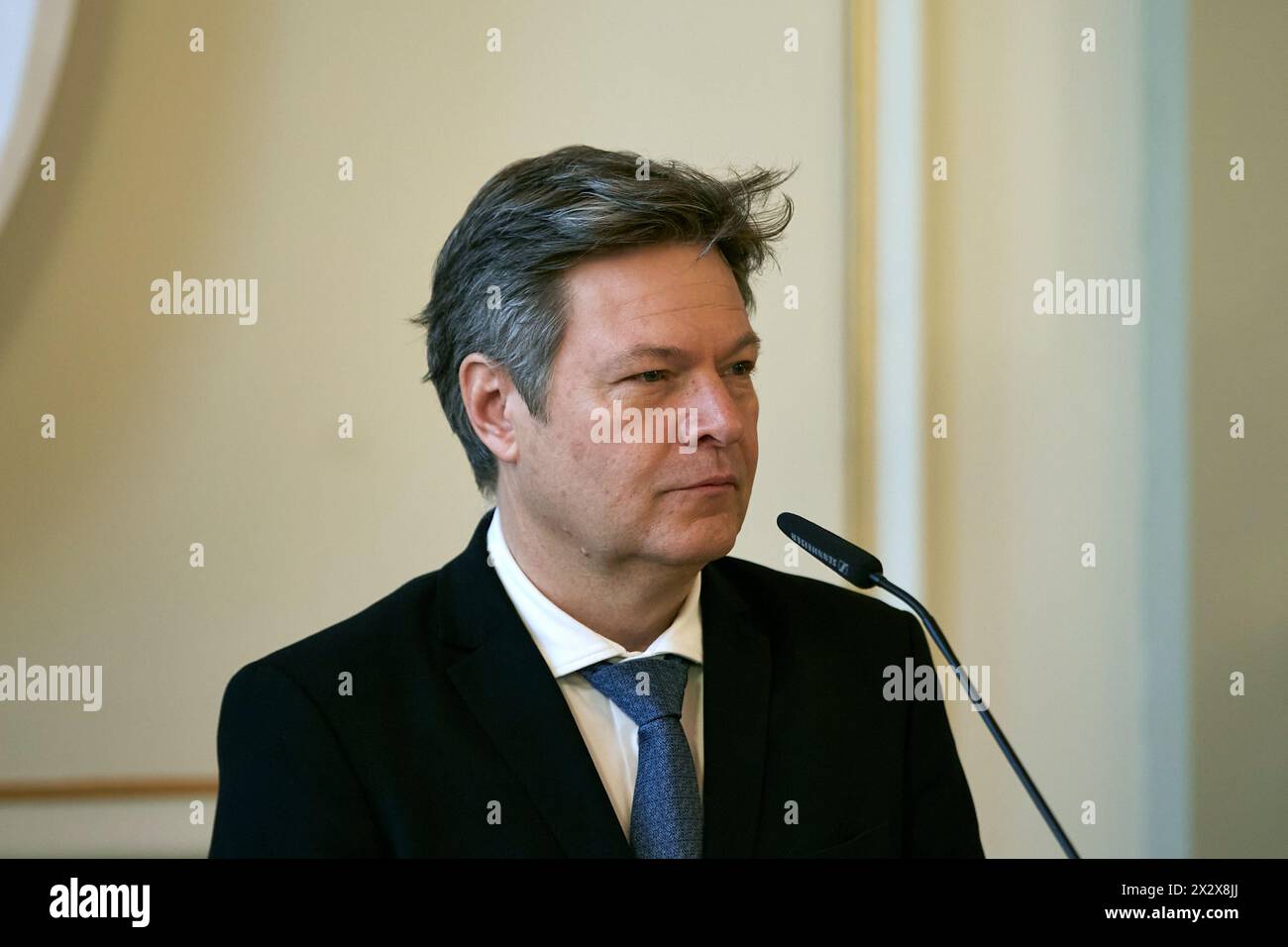 12.02.2024, Berlin, Berlin, Deutschland - Bundeswirtschaftsminister Robert Habeck bei der Pressekonferenz im Roten Rathaus anlässlich der Veranstaltung Stockfoto
