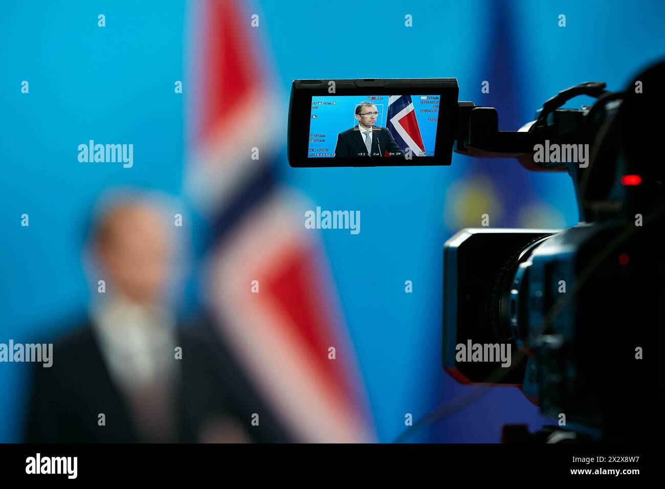 14.03.2024, Berlin, Deutschland - norwegischer Außenminister Espen Barth Eide im Sucher einer Videokamera, bei einer Pressekonferenz im Fo Stockfoto