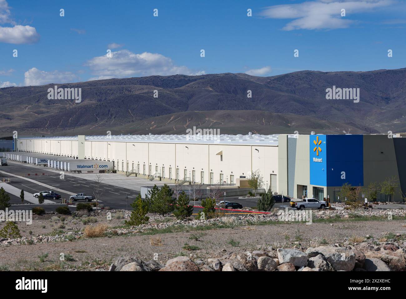 Sparks, Usa. April 2024. Allgemeine Sicht auf ein Walmart-Versandzentrum. Das Walmart Versandzentrum hilft Verkäufern bei der Lagerung, Verwaltung und dem Versand ihrer Produkte. Walmart Versandzentren ähneln Amazon Versand durch Amazon, um wettbewerbsfähig zu bleiben. Quelle: SOPA Images Limited/Alamy Live News Stockfoto