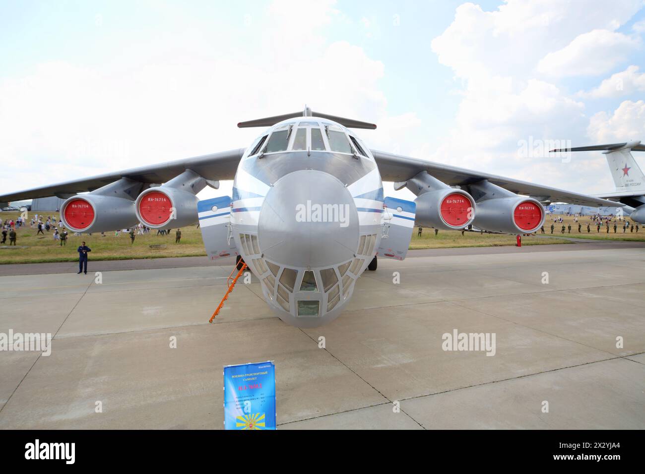 SCHUKOWSKI - 12. AUGUST: Militärtransportflugzeug Il-76MD auf der Flugschau zum 100. Jahrestag der russischen Luftstreitkräfte am 12. August 2012 in Schukowski Stockfoto