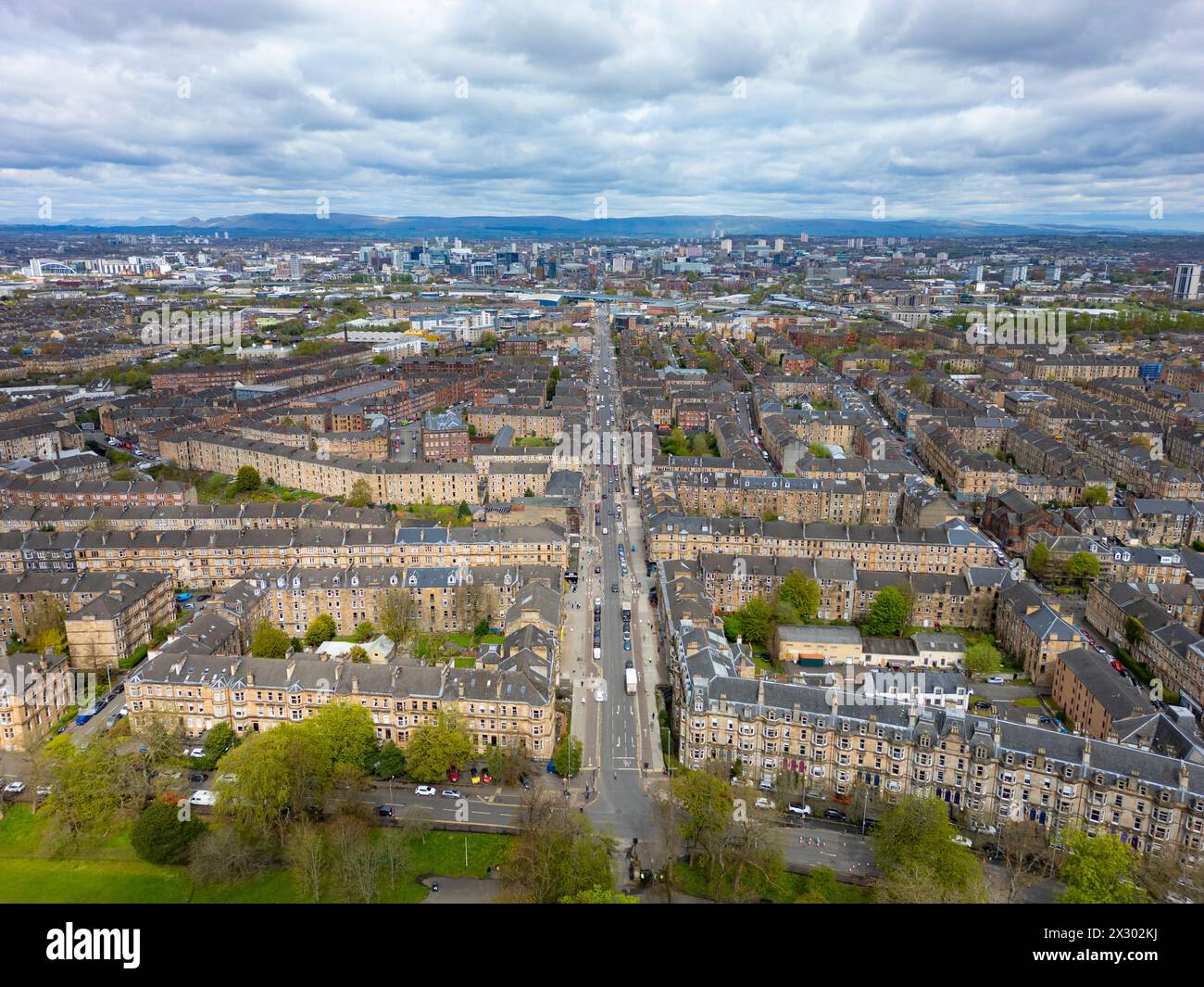 Luftaufnahme des Mietshauses in Govanhill mit Blick auf die Victoria Road auf der Südseite Glasgow, Schottland, Großbritannien Stockfoto