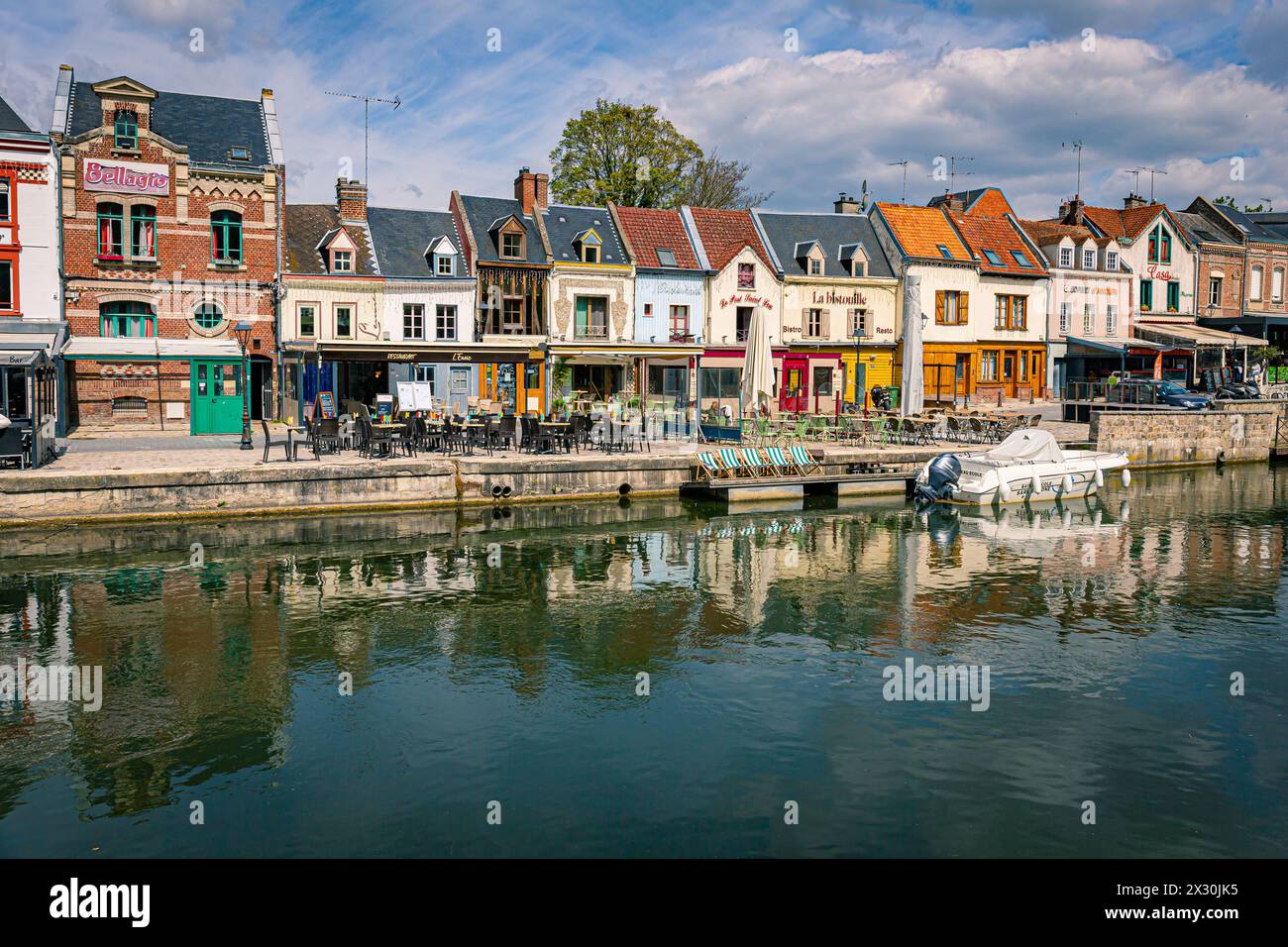 Amiens, Quartier Saint-Leu, farbenfrohe Cafés, Häuser am Fluss Stockfoto