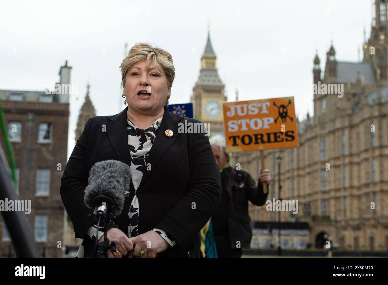 London, England, Großbritannien. April 2024. Schattenstaatsanwältin EMILY THORNBERRY wird während der morgendlichen Medienrunde in Westminster interviewt. (Kreditbild: © Thomas Krych/ZUMA Press Wire) NUR REDAKTIONELLE VERWENDUNG! Nicht für kommerzielle ZWECKE! Stockfoto