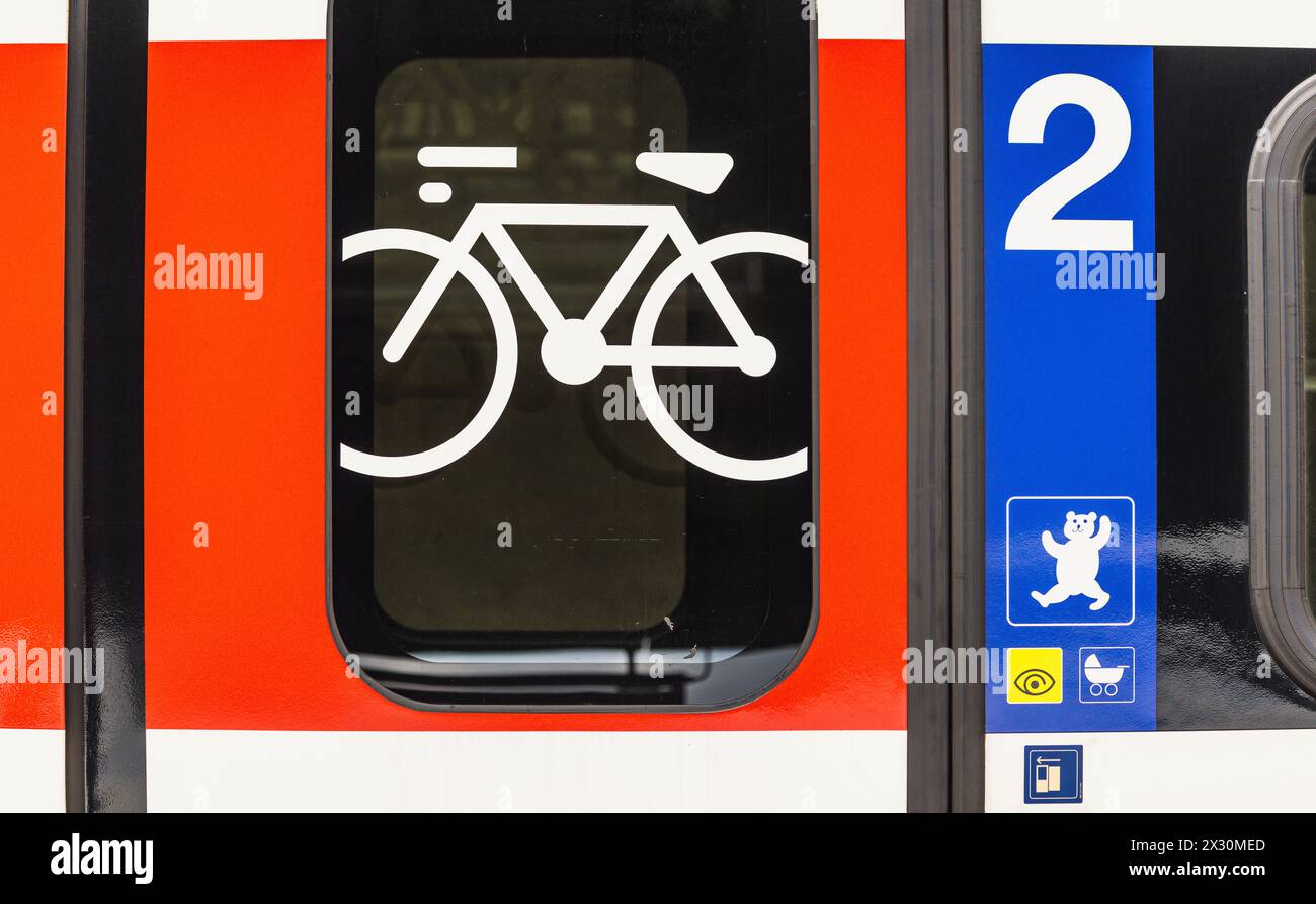 Ein Fahrrad Symbol signalisiert, dass es hier Veloabstellplätze Hut. So können wir in der 2. Klasse Fahrräder mit der Bahn transportiert werden. (Bassersd Stockfoto