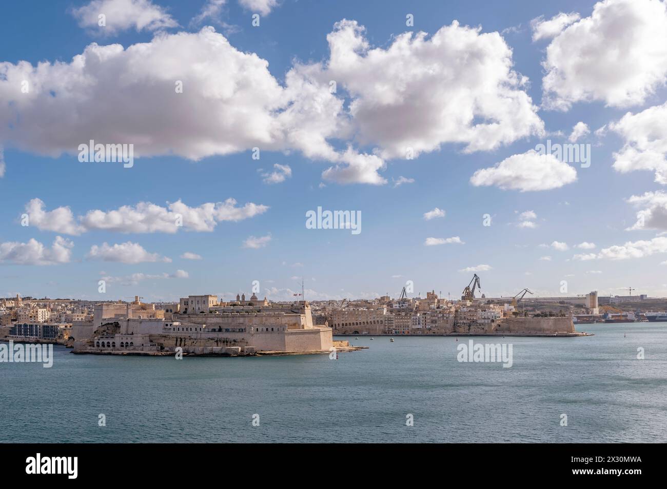 Panoramablick auf den Grand Harbour und die Bucht von Valletta, Malta Stockfoto