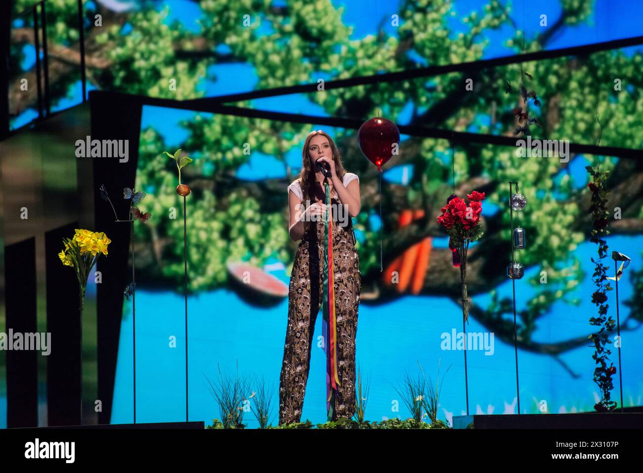 Proben für das Grand Final des ESC in Stockholm Stockholm, Schweden. 13. Mai 2016. Francesca Michielin performte No Degree of Separation für Italien. Stockholm Globe Arena Schweden *** Proben für das große Finale des ESC in Stockholm Stockholm Stockholm, Schweden 13. Mai 2016 Francesca Michielin führt keine Trennung für Italien Stockholm Globe Arena Schweden durch Stockfoto