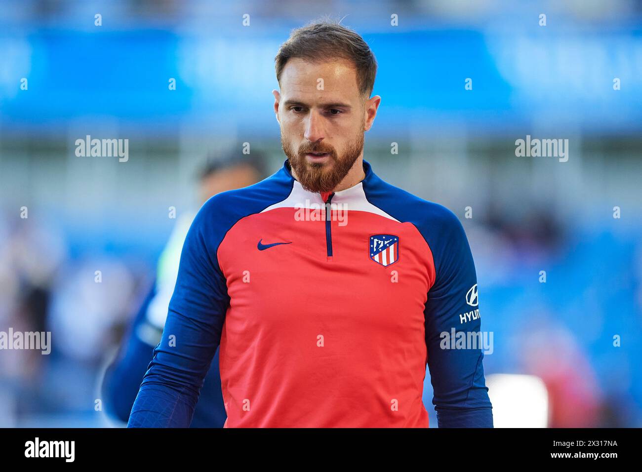 Jan Oblak von Atletico de Madrid sieht beim LaLiga EA Sports Spiel zwischen Deportivo Alaves und Atletico de Madrid im Mendizorrotza Stadion an Stockfoto