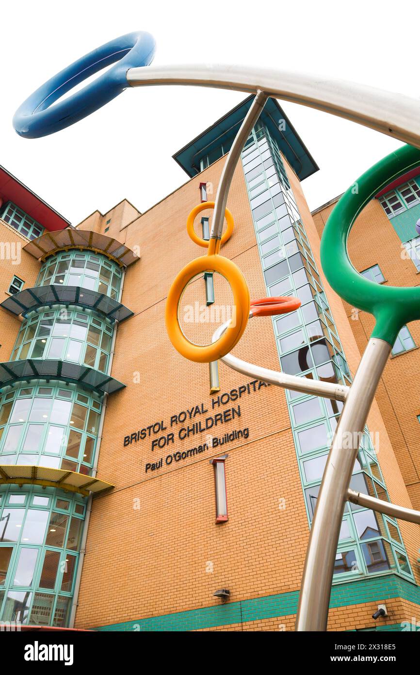 Bristol, England- 30. März 2024: Fassade des Bristol Royal Hospital for Children Stockfoto