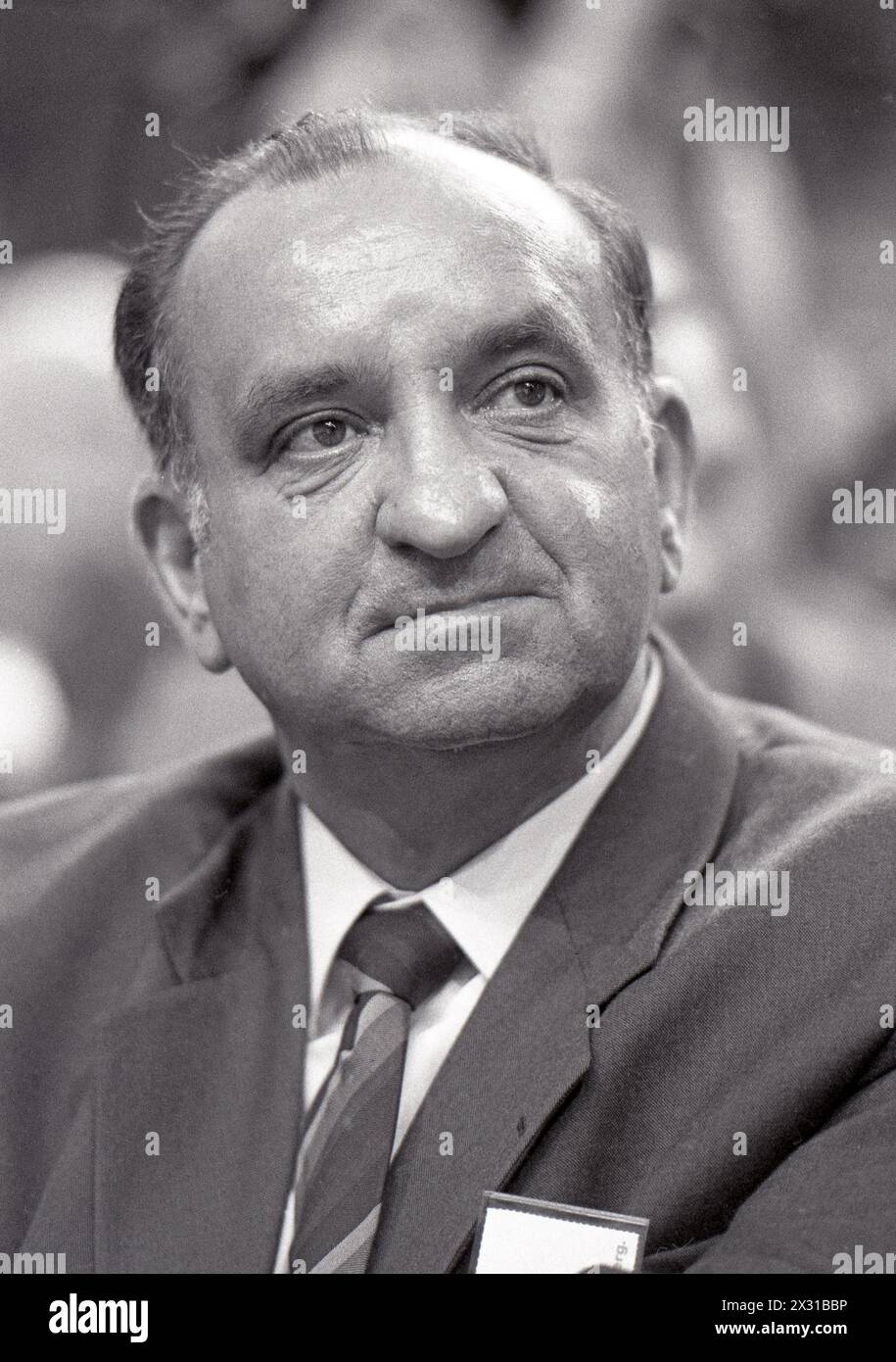 Fred Sinowatz, (1929-2008), österreichischer Bundeskanzler von 1983-1986, ADDITIONAL-RIGHTS-CLEARANCE-INFO-NOT-AVAILABLE Stockfoto