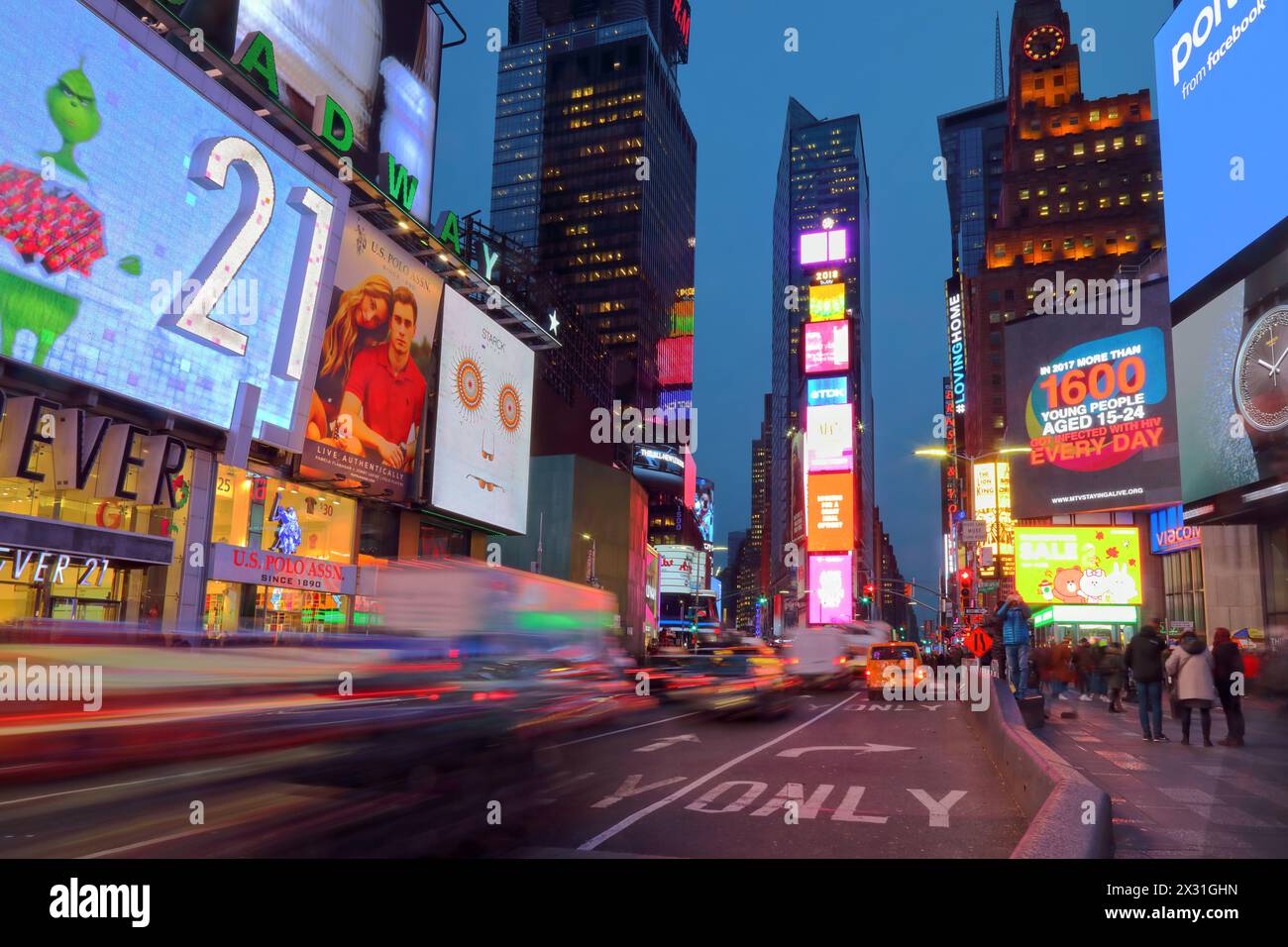 Geografie / Reise, USA, New York, New York City, Times Square at Night, Midtown, ADDITIONAL-RIGHTS-CLEARANCE-INFO-NOT-AVAILABLE Stockfoto