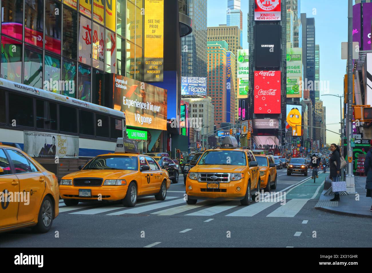 Geografie / Reise, USA, New York, New York City, Times Square at Night, Midtown, ADDITIONAL-RIGHTS-CLEARANCE-INFO-NOT-AVAILABLE Stockfoto
