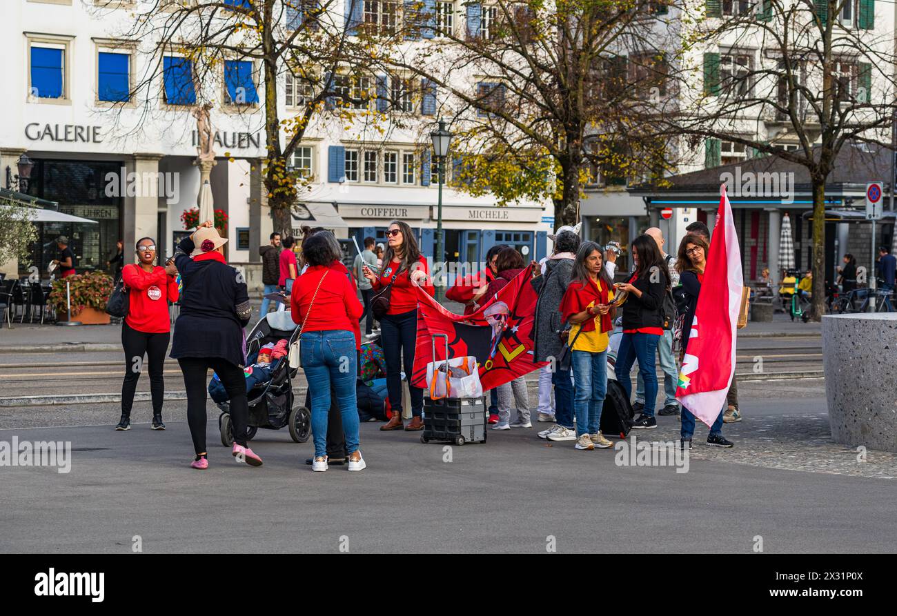 Sympathisanten des frischgewählten brasilianischen Präsidenten Lula da Silva gehen nach dessen Wahl in Zürich aus Freude Spontan auf die Straße. (Züric Stockfoto