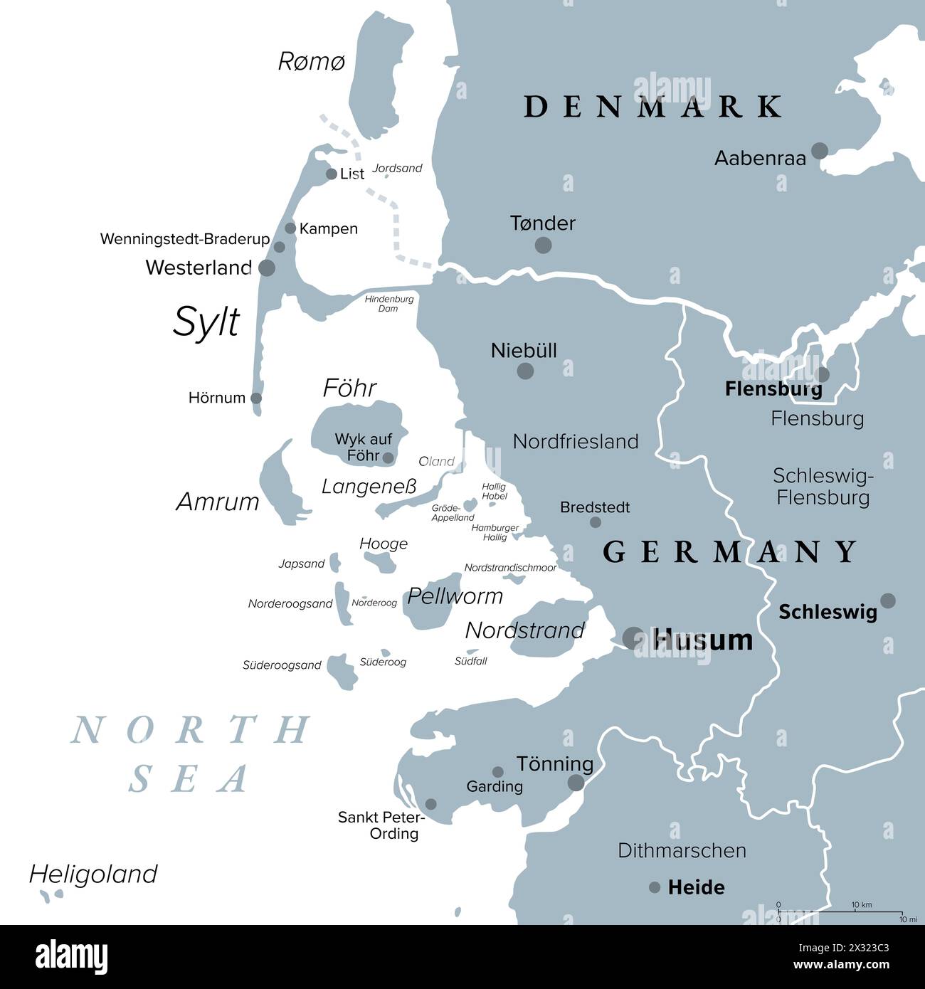 Nordfriesland oder Nordfriesland, graue politische Karte. Landkreis Deutschland, Teil von Schleswig-Holstein, mit Hauptstadt Husum und Insel Sylt. Stockfoto