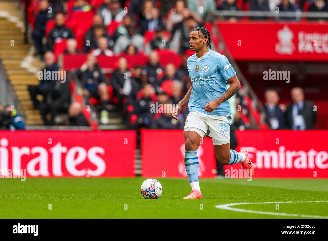 Manuel Akanji von Manchester City - Manchester City gegen Chelsea, das Halbfinale des Emirates FA Cup, Wembley Stadium, London, Großbritannien - 20. April 2024 Stockfoto
