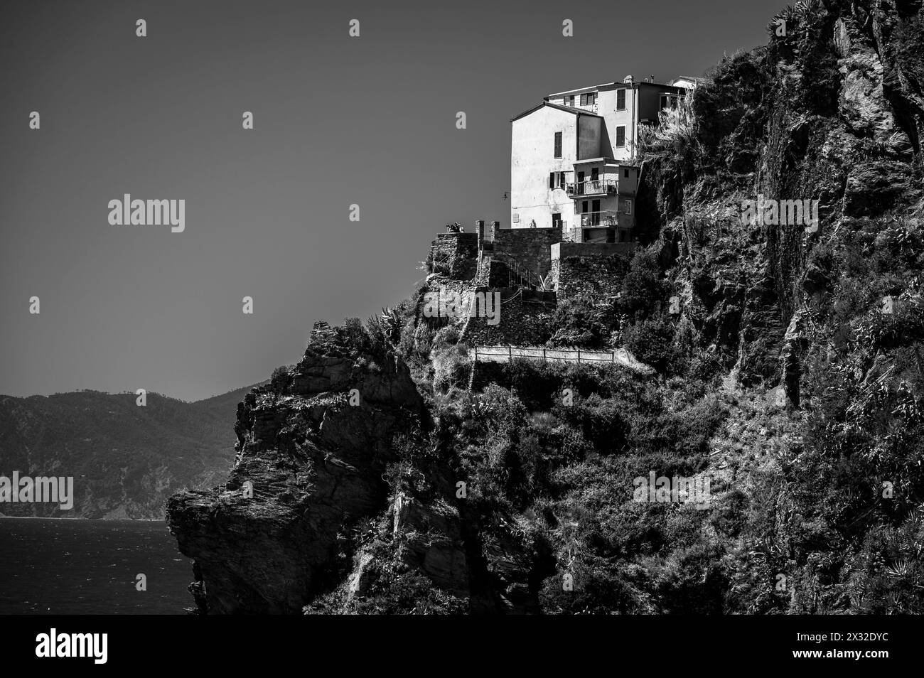 Die Magie der Cinque Terre. Farben der Häuser und des Meeres von ​​Corniglia Stockfoto