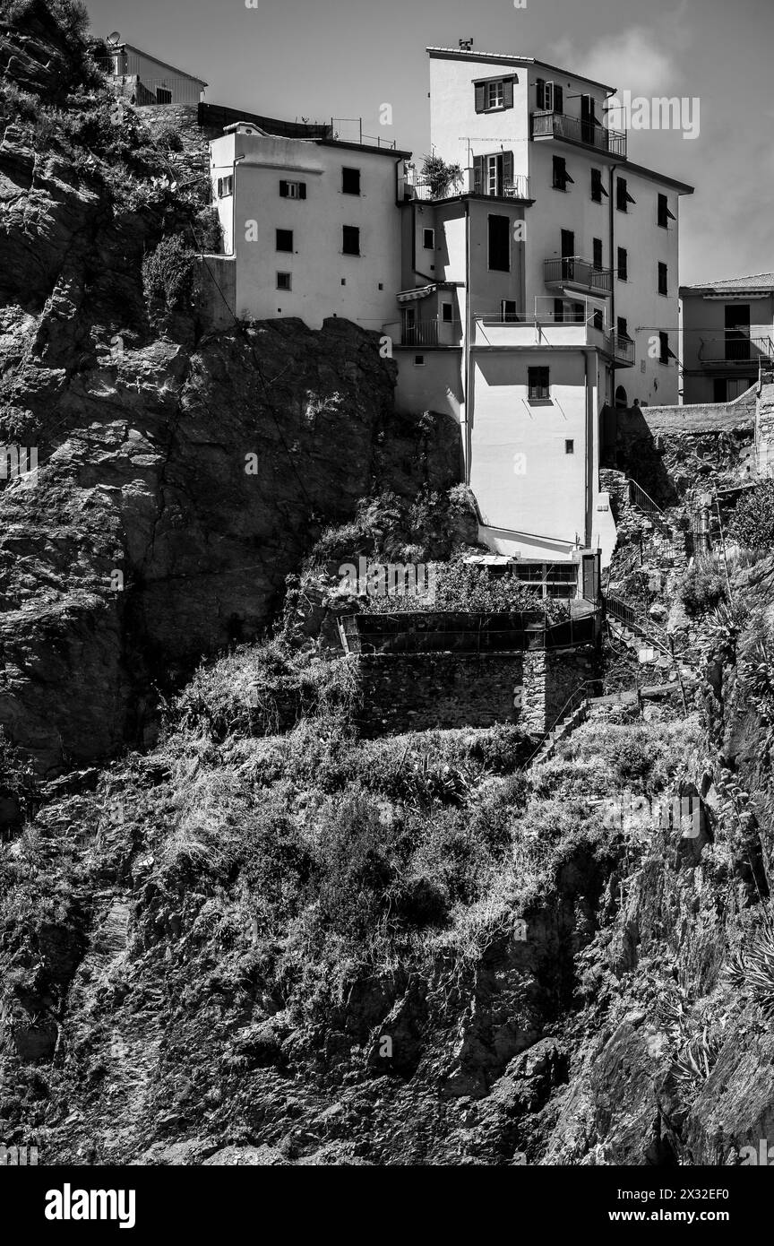 Die Magie der Cinque Terre. Farben der Häuser und des Meeres von ​​Corniglia Stockfoto