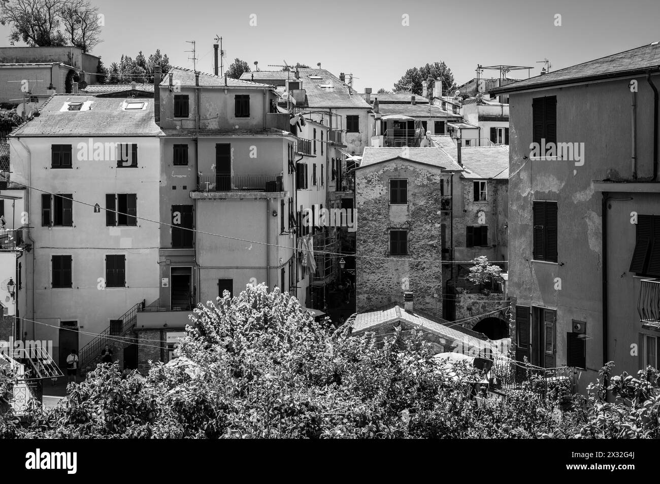 Die Magie der Cinque Terre. Farben der Häuser und des Meeres von ​​Corniglia Stockfoto