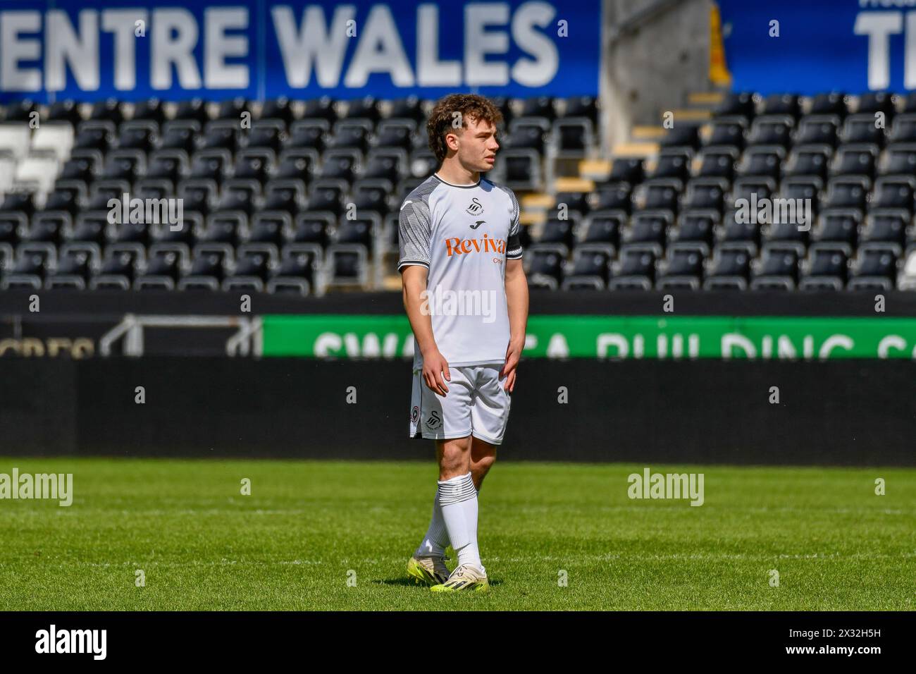 Swansea, Wales. 20. April 2024. Caio Ifans aus Swansea City während des U21 Professional Development League-Spiels zwischen Swansea City und Bristol City am 20. April 2024 im Stadion Swansea.com in Swansea, Wales. Quelle: Duncan Thomas/Majestic Media. Stockfoto