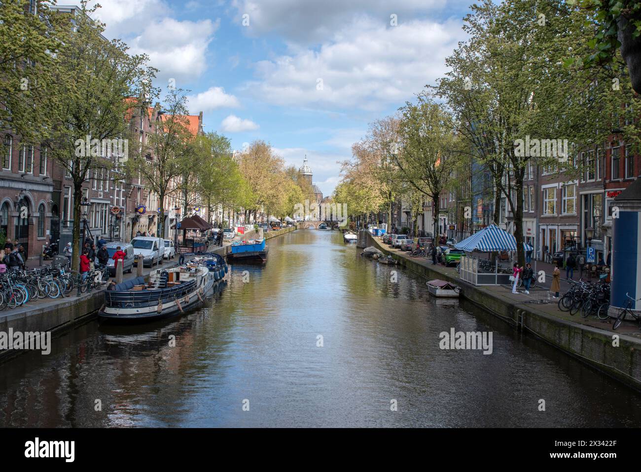 Blick Auf Das Oudezijds Voorburgwal In Amsterdam, Niederlande 22-4-2024 Stockfoto