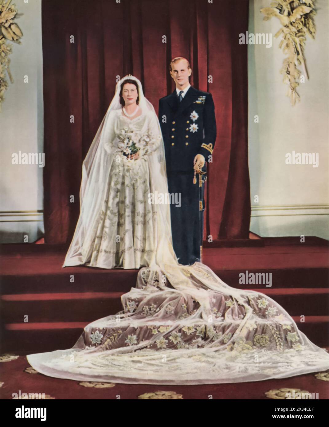 Foto von Prinzessin Elizabeth und Philip, dem Herzog von Edinburgh, kurz nach ihrer Hochzeit im Jahr 1947. Ihre Heirat war nach dem Zweiten Weltkrieg ein Leuchtfeuer der Hoffnung, die Weichen für die Geburt des zukünftigen Königs Charles ein Jahr später und den Beginn von Elisabeths Reise zum längsten Monarchen in der britischen Geschichte bildete. Stockfoto