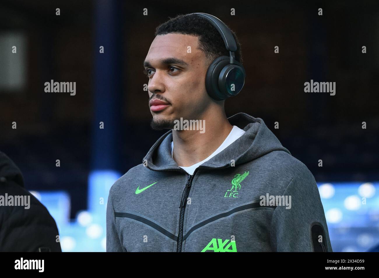 Trent Alexander-Arnold aus Liverpool kommt während des Premier League-Spiels Everton gegen Liverpool im Goodison Park, Liverpool, Großbritannien, 24. April 2024 (Foto: Craig Thomas/News Images) Stockfoto