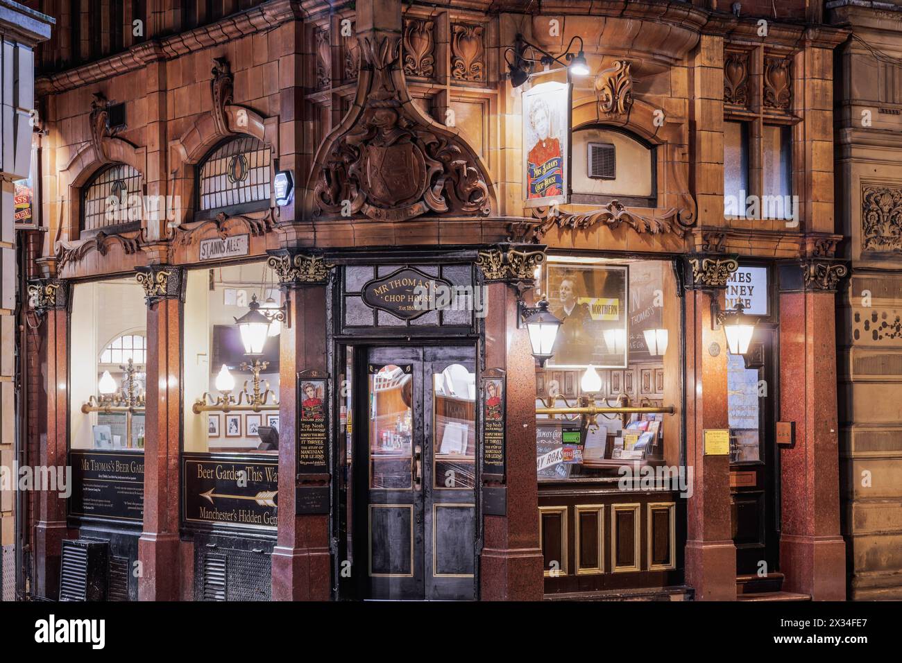 Manchester, Großbritannien Mr. Thomas Chop House, ehemaliger Pub, historische Restaurant-Fassade. Stockfoto