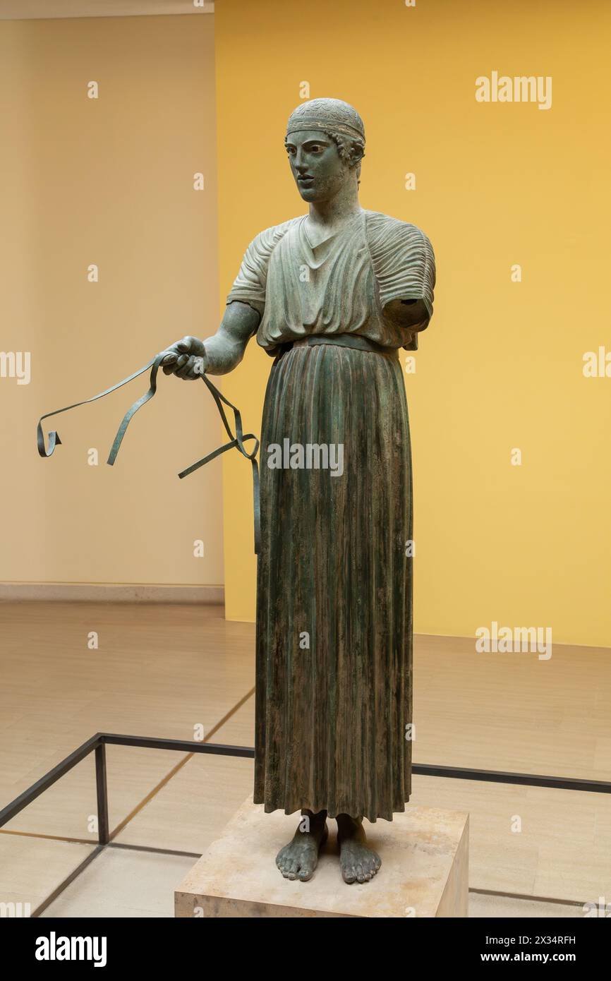 Der Wagen von Delphi (480-460 v. Chr.), Archäologisches Museum Delphi, Delphi, Griechenland. Stockfoto