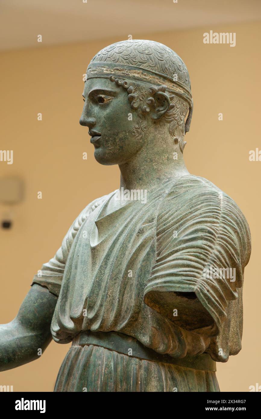 Der Wagen von Delphi (480-460 v. Chr.), Archäologisches Museum Delphi, Delphi, Griechenland. Stockfoto