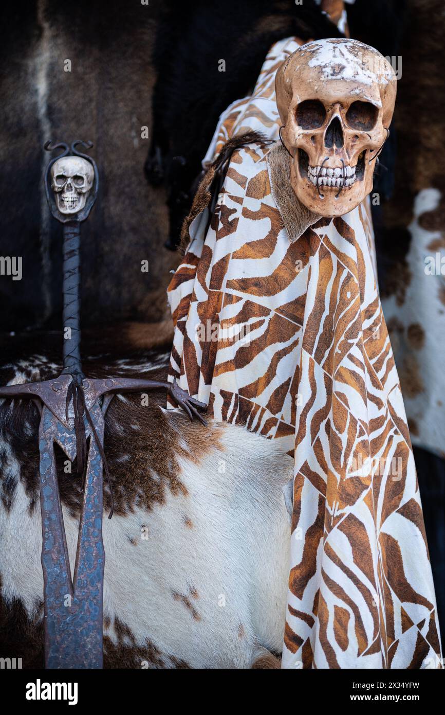 Künstlicher Schädel, fotografiert während mittelalterlicher Tage in Avila, spanien Stockfoto