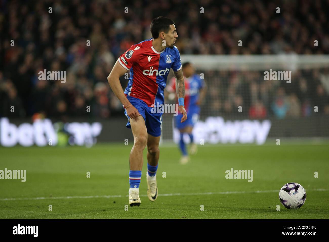 London, Großbritannien. April 2024. London, 24. April 2024: Daniel Munoz von Crystal Palace während des Premier League-Spiels zwischen Crystal Palace und Newcastle United im Selhurst Park am 24. April 2024 in London. (Pedro Soares/SPP) Credit: SPP Sport Press Photo. /Alamy Live News Stockfoto