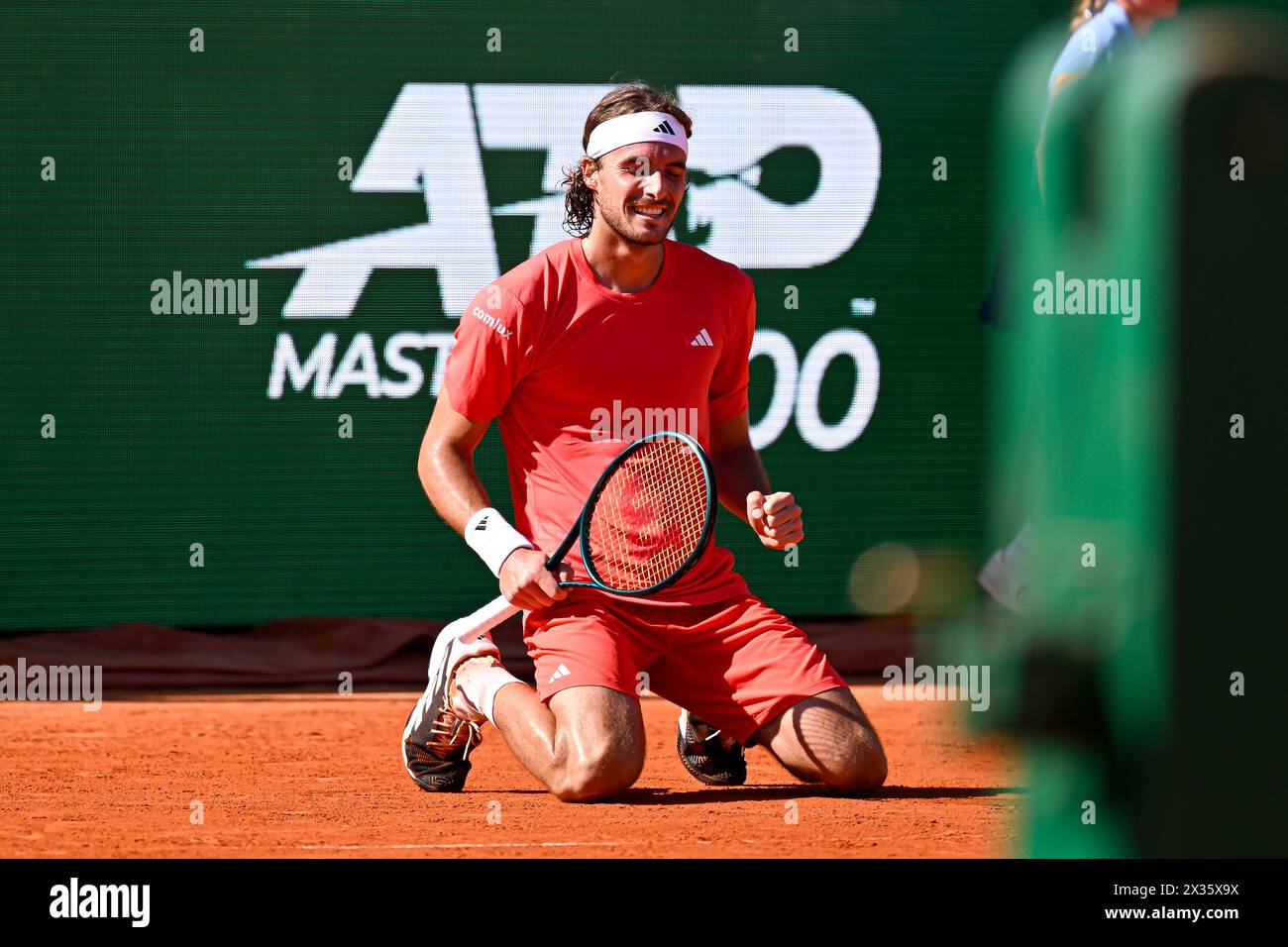 Paris, Frankreich. April 2024. Stefanos Tsitsipas während des Rolex Monte-Carlo ATP Masters 1000 Tennis am 13. April 2024 im Monte Carlo Country Club in Roquebrune Cap Martin, Frankreich bei Monaco. Quelle: Victor Joly/Alamy Live News Stockfoto