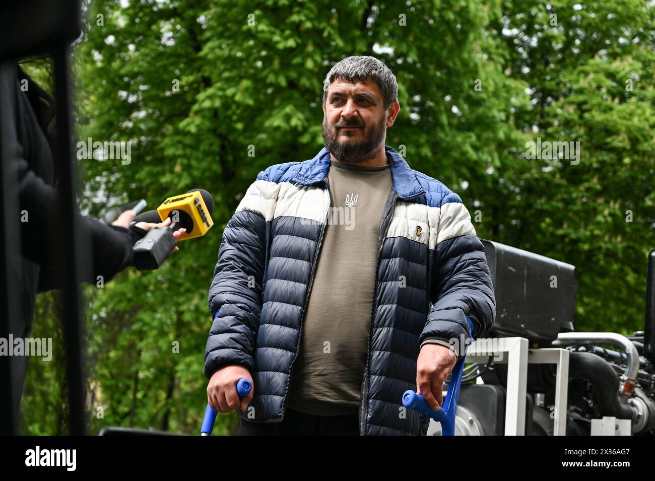 Nicht exklusiv: Der Veteran des russisch-ukrainischen Krieges Petro Buriak, der sich einer Prothetik im Superhuman Center unterzogen hat, wird vor seiner Abreise gesehen Stockfoto