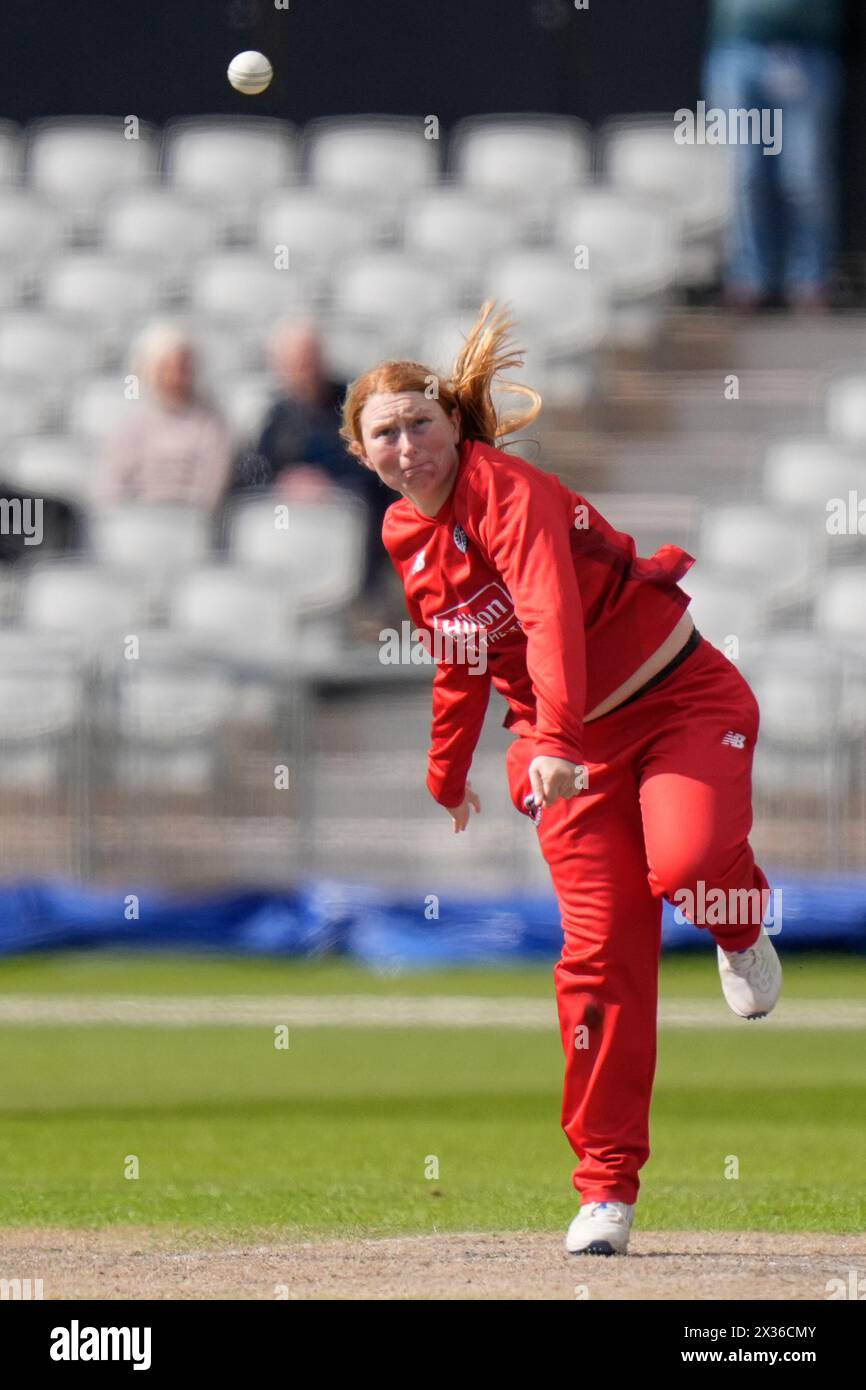 24. April 2024; Emirates Old Trafford, Manchester, England: Rachael Heyhoe Flint Trophy Cricket, Lancashire Thunder gegen Sunrisers; Hannah Jones von North West Thunder in Bowlingspiel Stockfoto