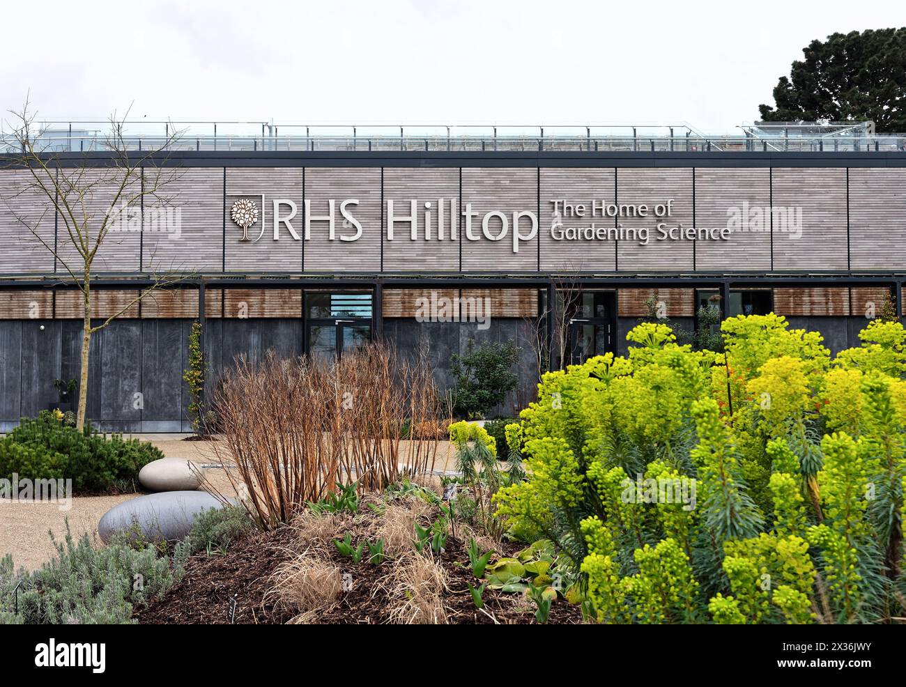 Außenansicht des RHS Hilltop, dem Home of Gardening Science Building der Wisley Royal Horticultural Society Surrey England UK Stockfoto