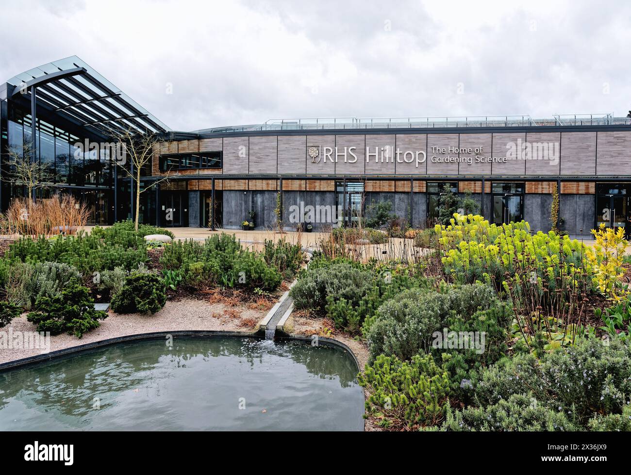 Außenansicht des RHS Hilltop, dem Home of Gardening Science Building der Wisley Royal Horticultural Society Surrey England UK Stockfoto