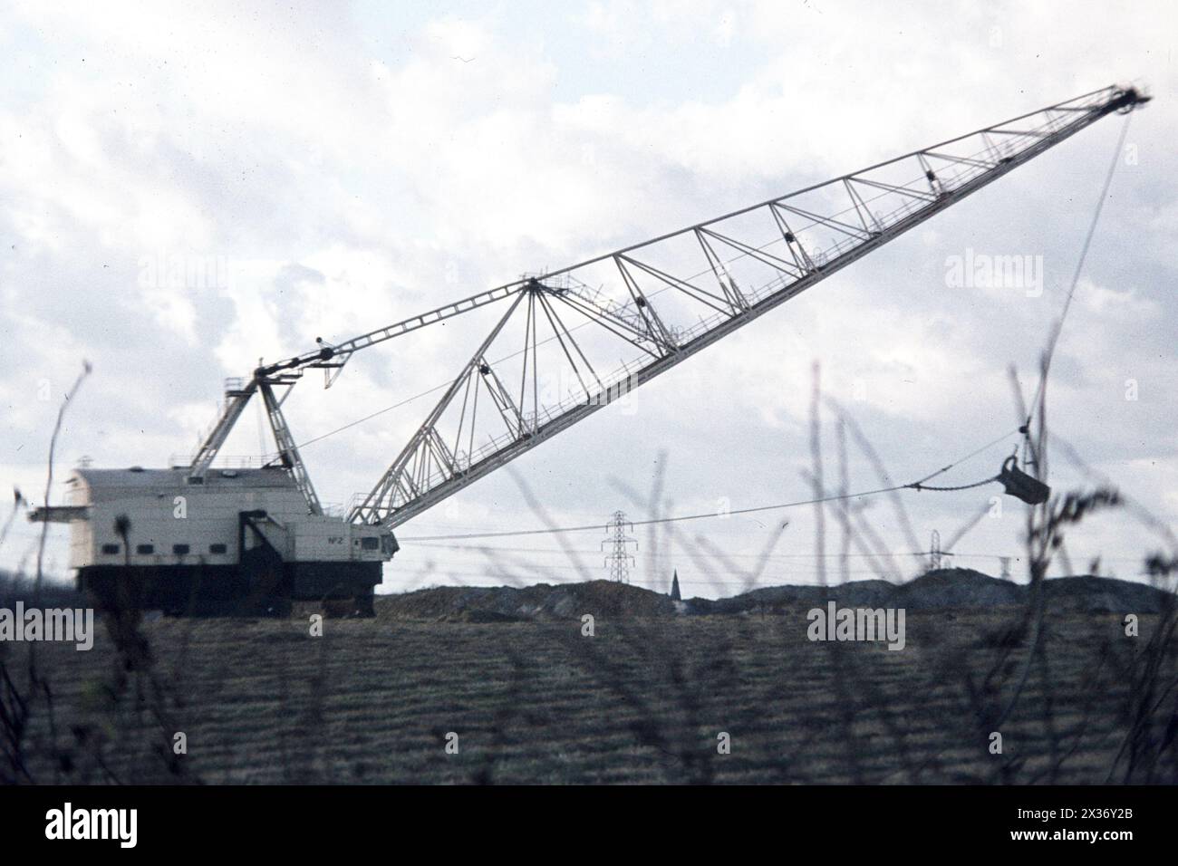 Eine Eisenerz-Dragline in der Nähe von Corby im Jahr 1973 Stockfoto