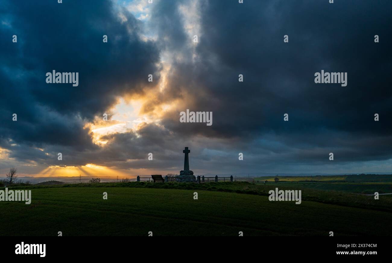 Die Sonne untergeht über dem Battle of Flodden Monument Stockfoto