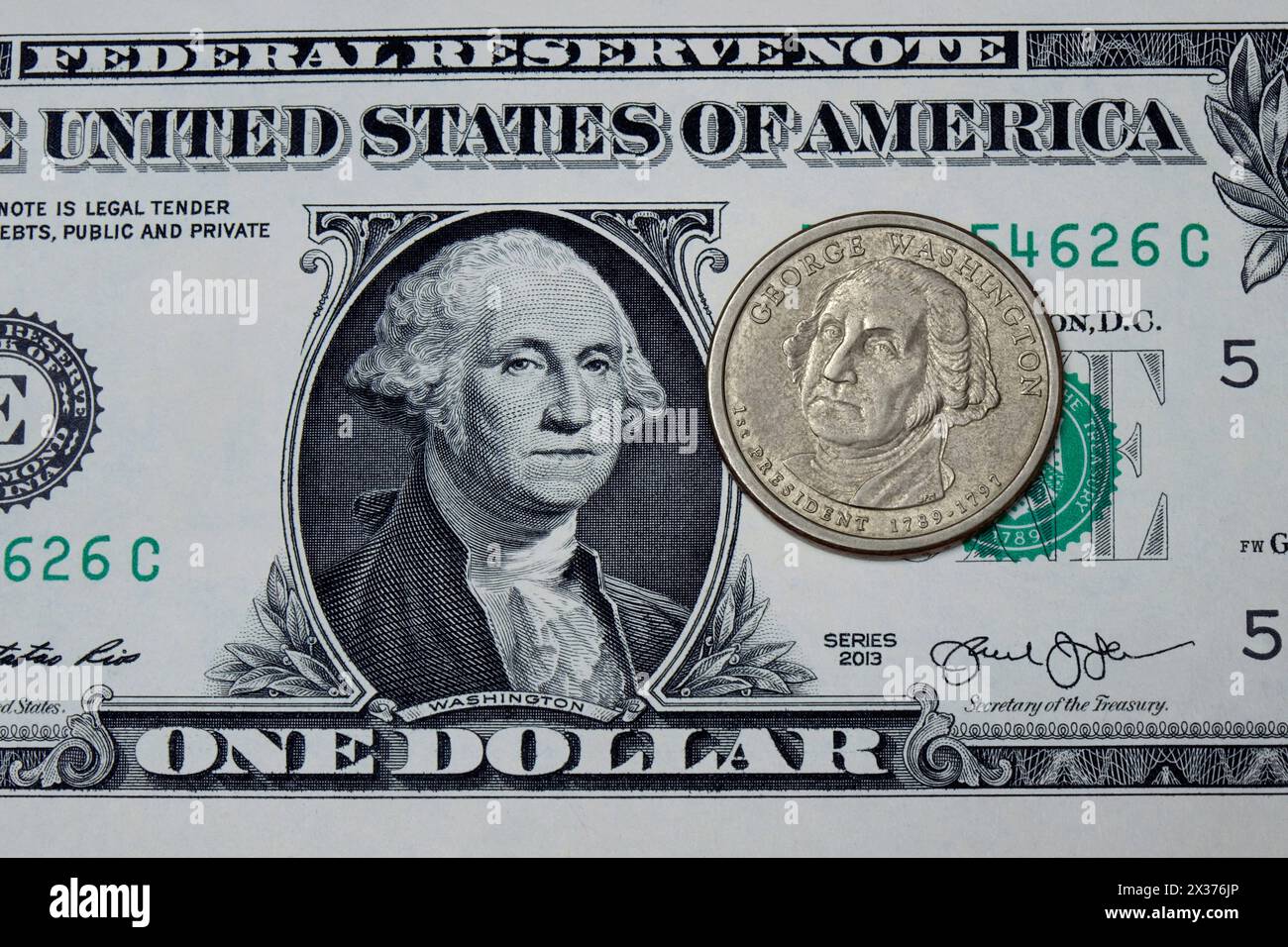 1 Dollar-Schein mit 1 Dollar-Münze 1 Dollar-Schein mit 1 Dollar-Münze, 19.04.2024, Borkwalde, Brandenburg, auf einem 1 Dollar-Schein liegt eine 1 Dollar-Münze. *** 1 Dollarschein mit 1 Dollarmünze 1 Dollarschein mit 1 Dollarmünze, 19 04 2024, Borkwalde, Brandenburg, auf 1 Dollarschein liegt eine 1 Dollarmünze Stockfoto