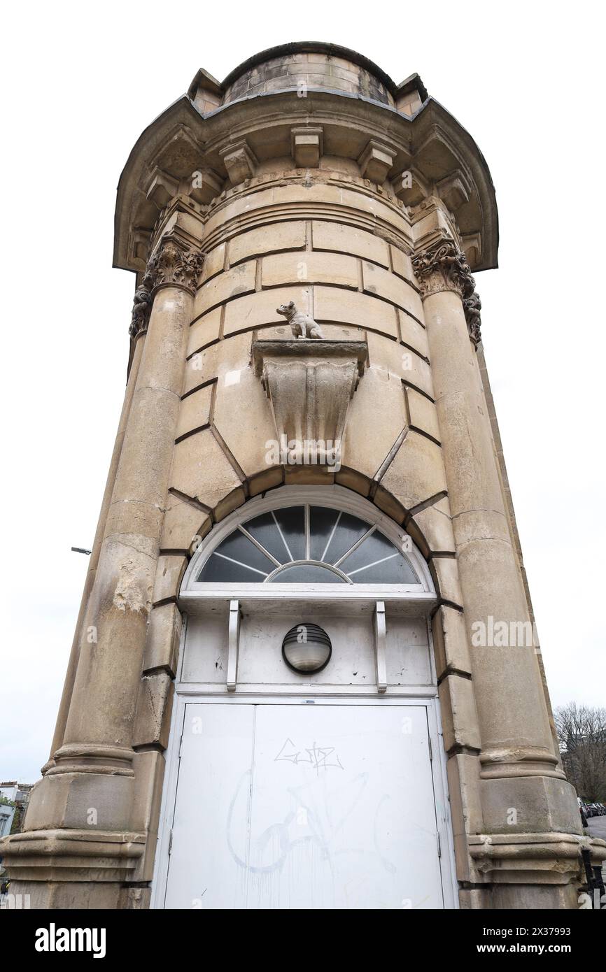 Bristol, England – 30. März 2024: Die keilförmige Ostecke des University Building, das Merchant Venturers Building in Bristol City. Stockfoto