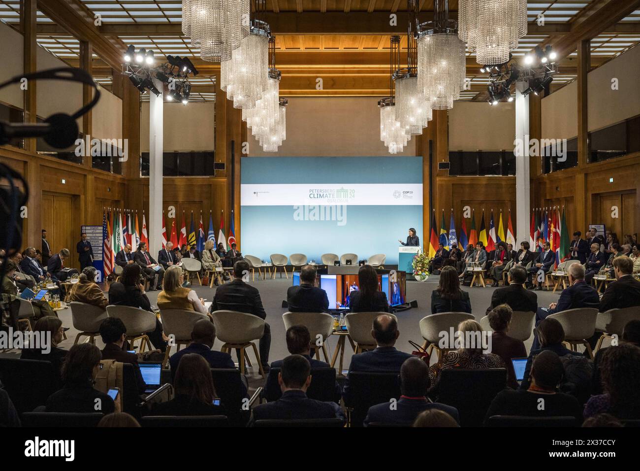 15. Petersberger Klimadialog im Auswaertigen Amt. Eroeffnung mit Annalena Baerbock Buendnis 90/die Gruenen, Bundesaussenministerin. Fotografiert im Auftrag des Auswaertigen Amtes Berlin Deutschland *** 15 Petersberg Klimadialog im Auswärtigen Amt Eröffnung mit Annalena Baerbock Buendnis 90 die Gruenen , im Auftrag des Auswärtigen Amtes Berlin Deutschland fotografiert Copyright: xThomasxKoehlerxAAxphotothek.dex Stockfoto