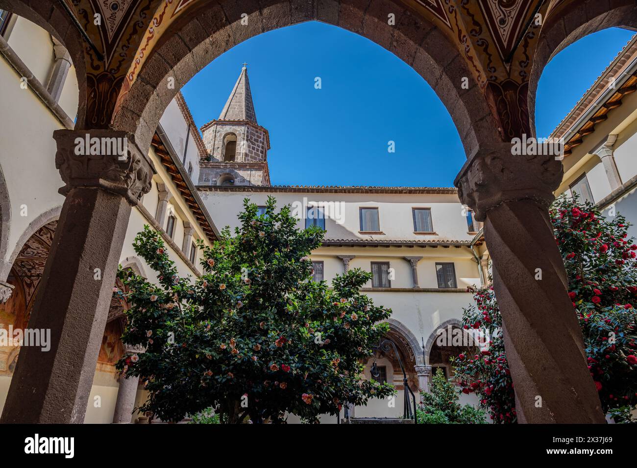 Roccamonfina. Heiligtum der Madonna dei Lattani. Es liegt auf dem Monte dei Lattani, 850 m über dem Meeresspiegel, einer der vielen Krater der vas Stockfoto