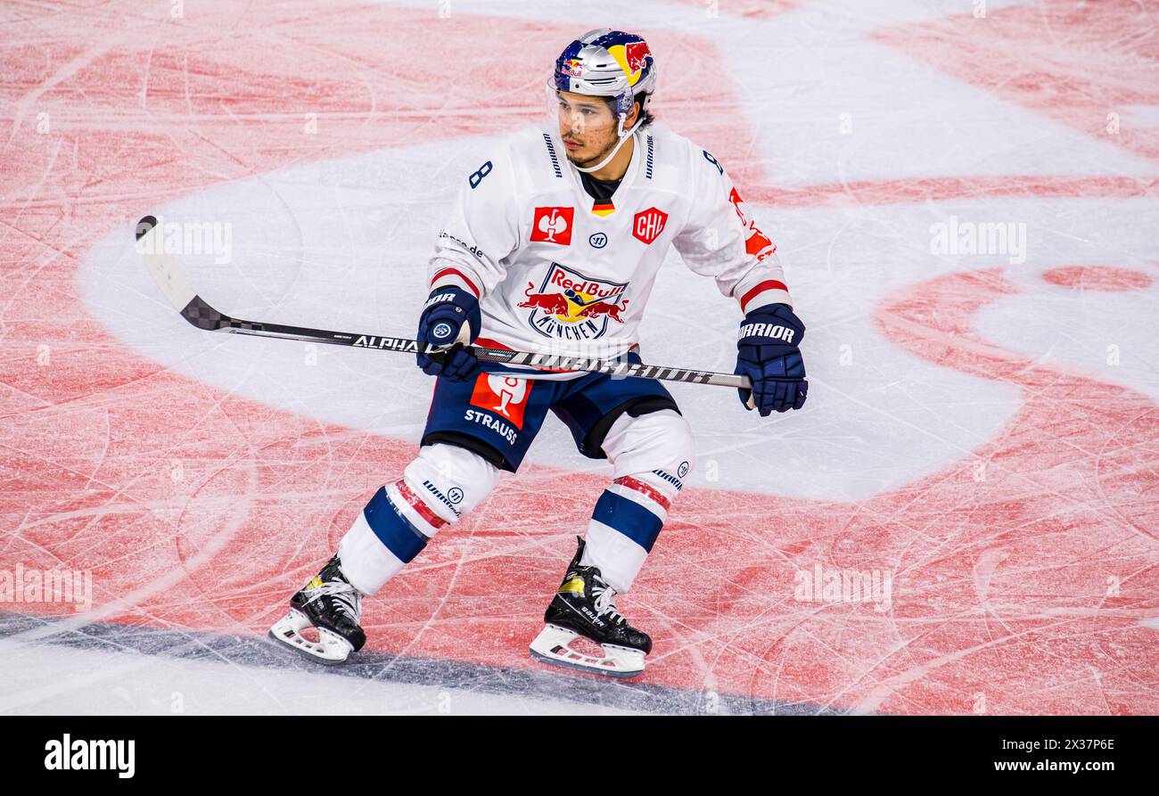 EHC Red Bull München Stürmer #8 Austin Ortega während dem Spiel der Champions Hockey League gegen EV Zug in der Bossard Arena. (Zug, Schweiz, 23.11.20 Stockfoto