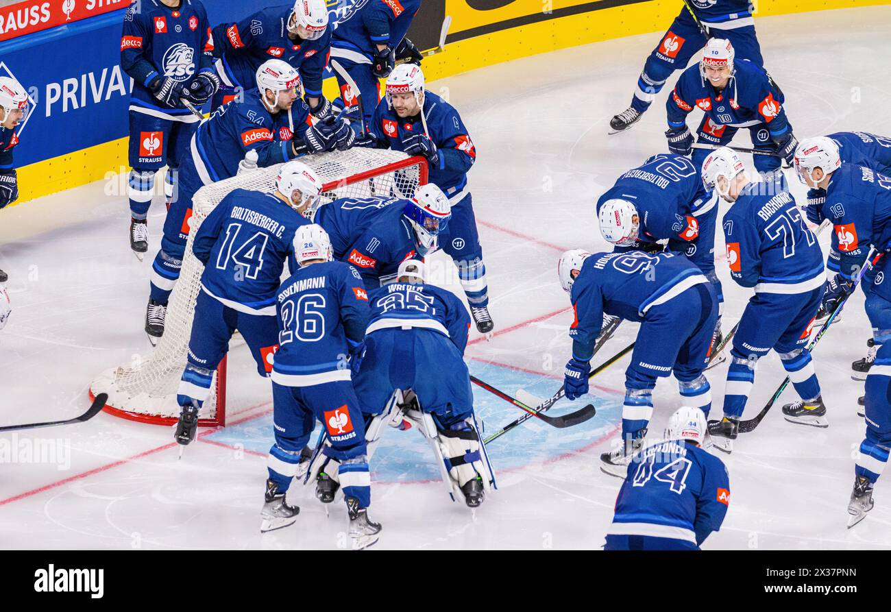 Die ZSC Lions vor dem Champions League Hockey Spiel gegen Skelleftea AIK in der Swiss Life Arena. (Zürich, Schweiz, 22.11.2022) Stockfoto