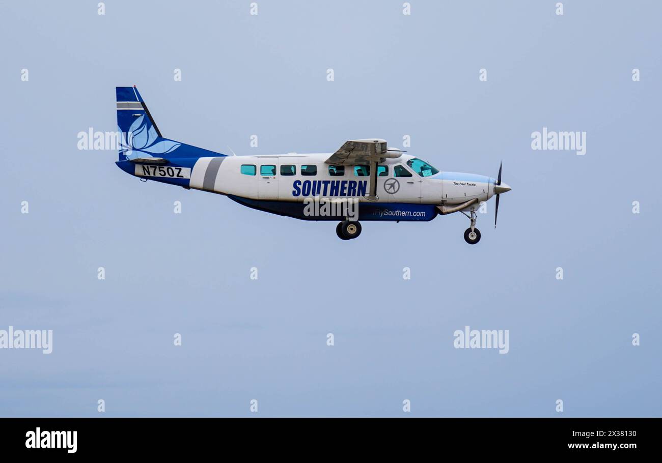 Southern Airways Express Cessna 208B Grand Caravan bereitet sich auf die Landung am Chicago O'Hare International Airport vor Stockfoto