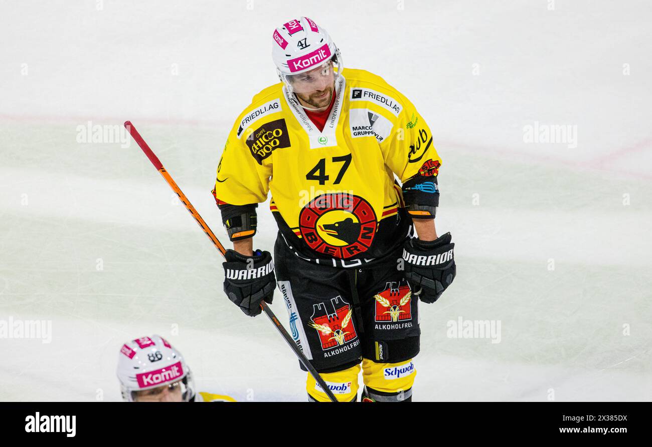 SC Bern Stürmer #47 Sven Bärtschi beim Playoffqualifikationsspiel gegen den EHC Kloten. (Kloten, Schweiz, 24.09.2022) Stockfoto