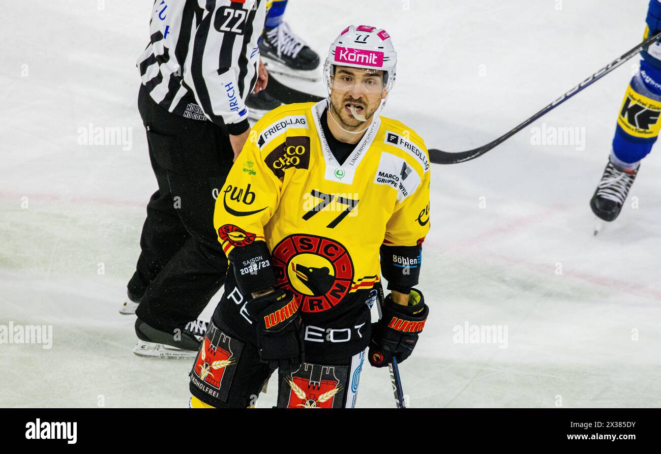 SC Bern Stürmer #77 Colton Sceviour beim Playoffqualifikationsspiel gegen den EHC Kloten. (Kloten, Schweiz, 24.09.2022) Stockfoto
